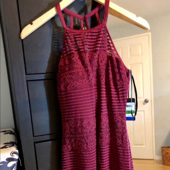Red lace Guess dress, (with tags still on), size 2 - Picture 2 of 4